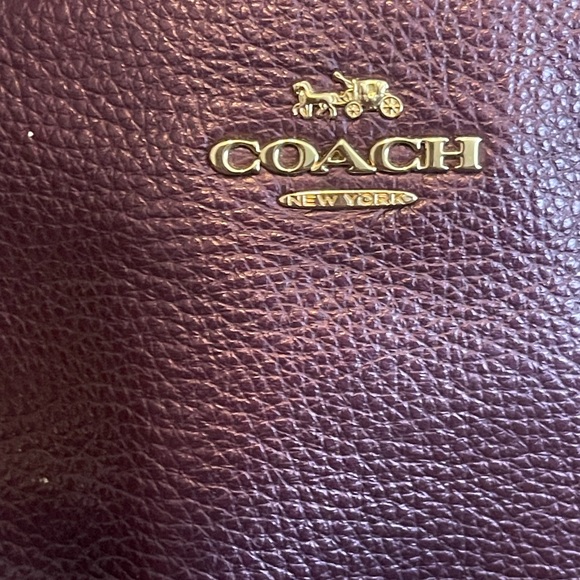 Coach burgundy purse hand bag with shoulder straps included - Picture 7 of 10